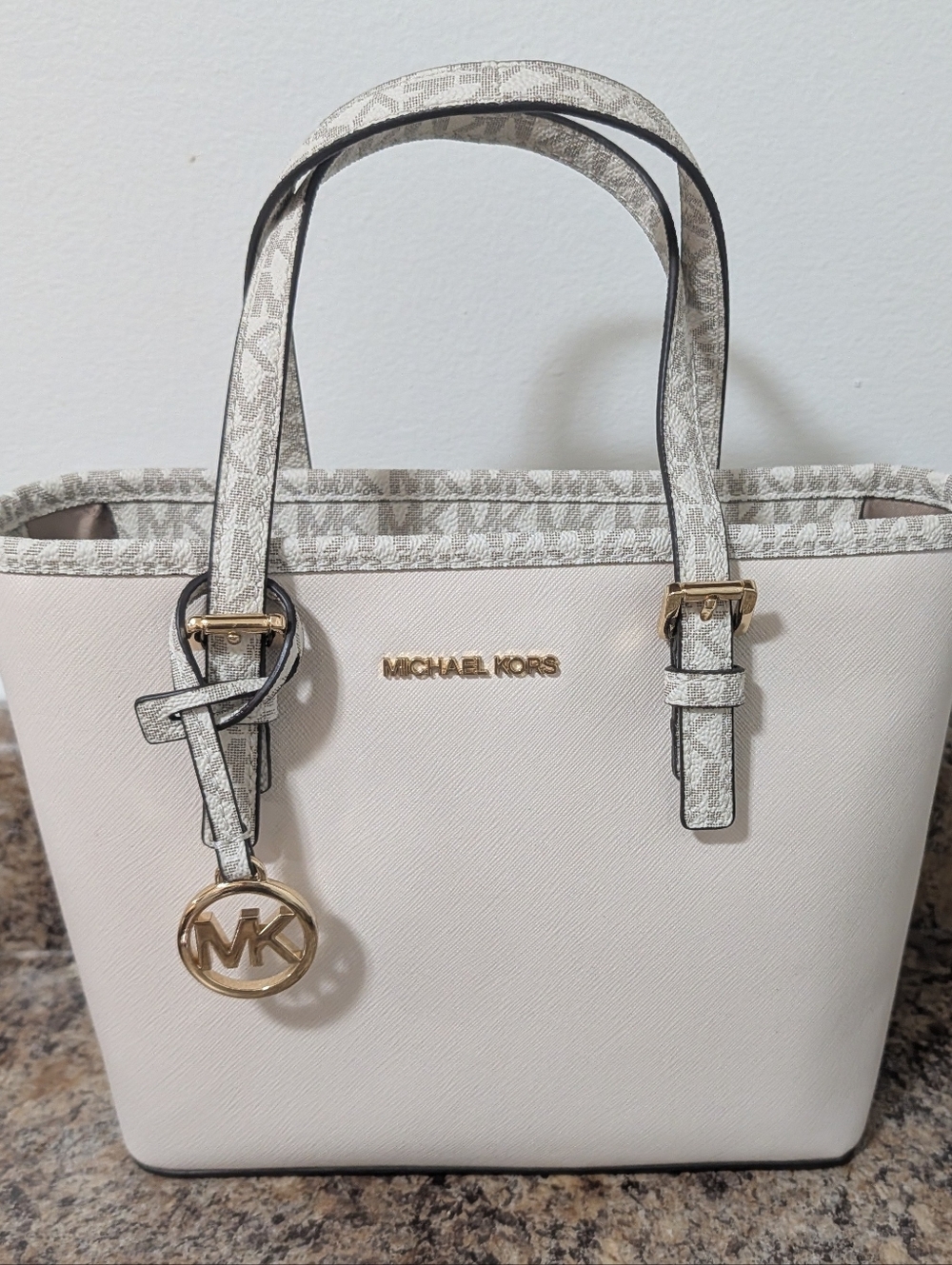 NWT Michael Kors Jet Set Tote  Cream and White Saffiano Tote with Gold Hardware